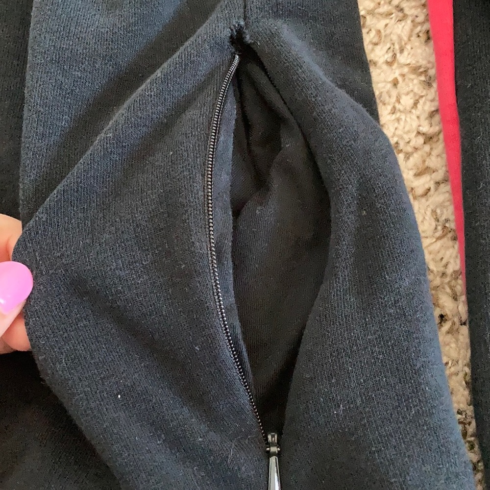 Adidas Women’s Pullover size M - Picture 3 of 4